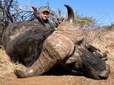 CapeBuffalo-hunting14-th.jpg