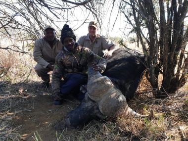 CapeBuffalo-hunting15-th.jpg