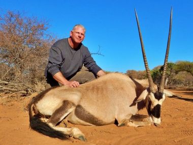 Gemsbuck-hunting03-th.jpg