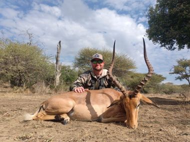 Impala-hunting17-th.jpg
