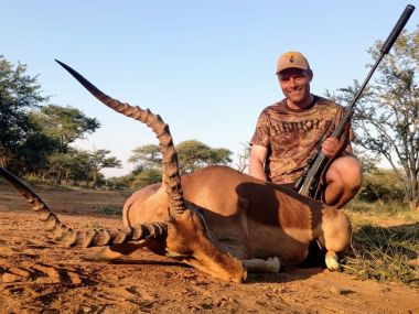 Impala-hunting18-th.jpg