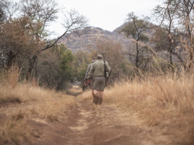 LikhuluHuntingSafarisScenes-005-th.jpg