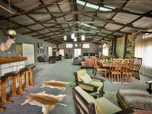 LikhuluSafaris-Accommodation-0000-th.jpg