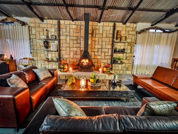 LikhuluSafaris-Accommodation-0002-th.jpg