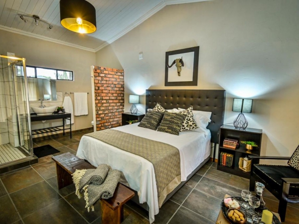 LikhuluSafaris-Accommodation-0008-th.jpg