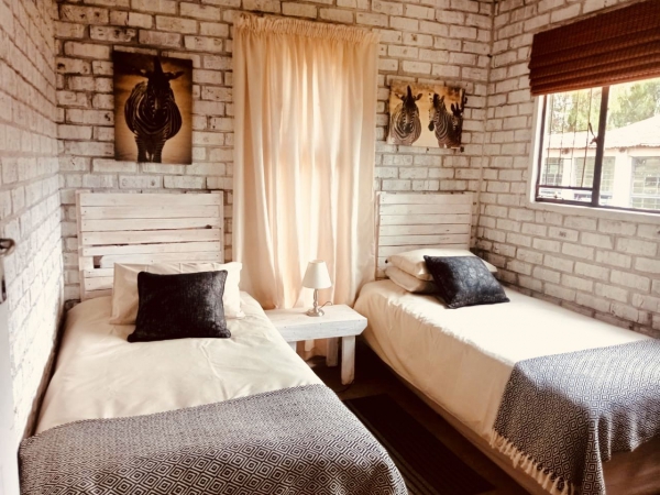 LikhuluSafaris-Accommodation-010-1-th.jpg