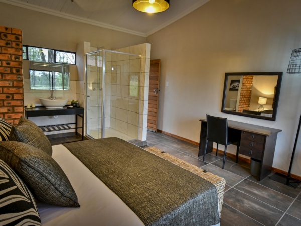 LikhuluSafaris-Accommodation-013-2-th.jpg