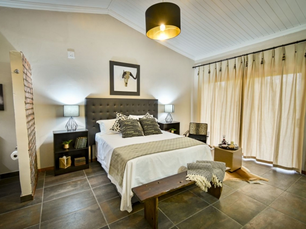 LikhuluSafaris-Accommodation-015-1-th.jpg