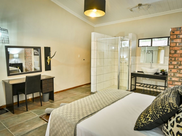 LikhuluSafaris-Accommodation-016-1-th.jpg