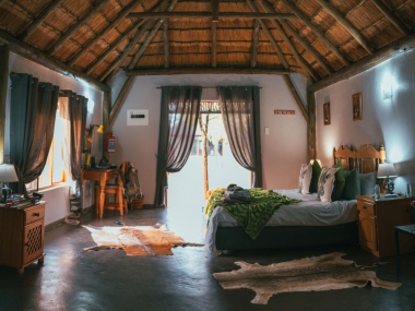 LikhuluSafaris-Accommodation-17-th.jpg