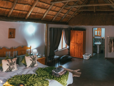 LikhuluSafaris-Accommodation-18-th.jpg