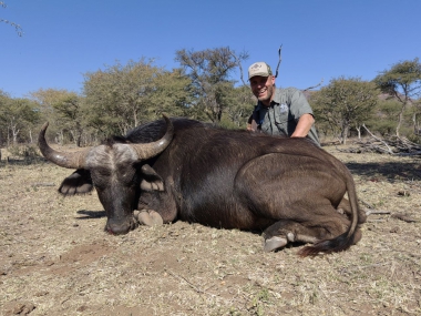LikhuluSafaris-DangerousGameHunting-03-th.jpg