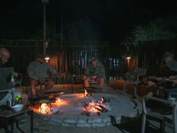 LikhuluSafaris-FoodAndEntertainmentGallery-016-th.jpg